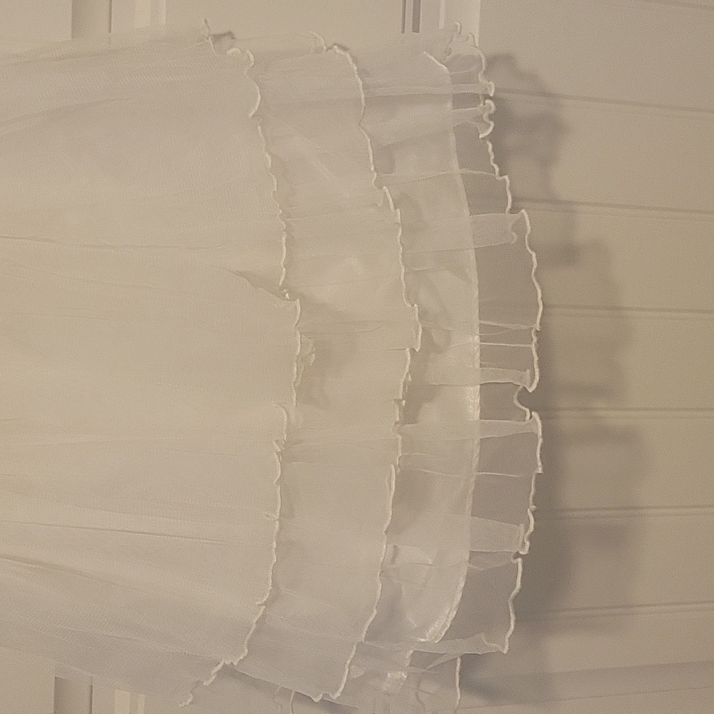 Beautiful white dress - Picture 2 of 8